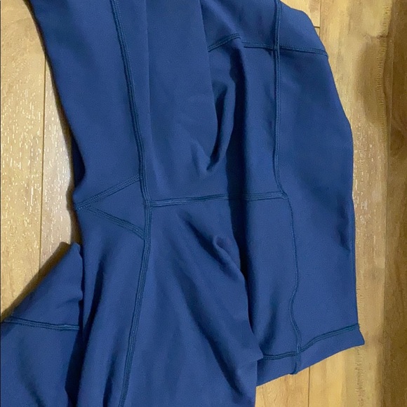 In movement Lululemon tights - Picture 6 of 6